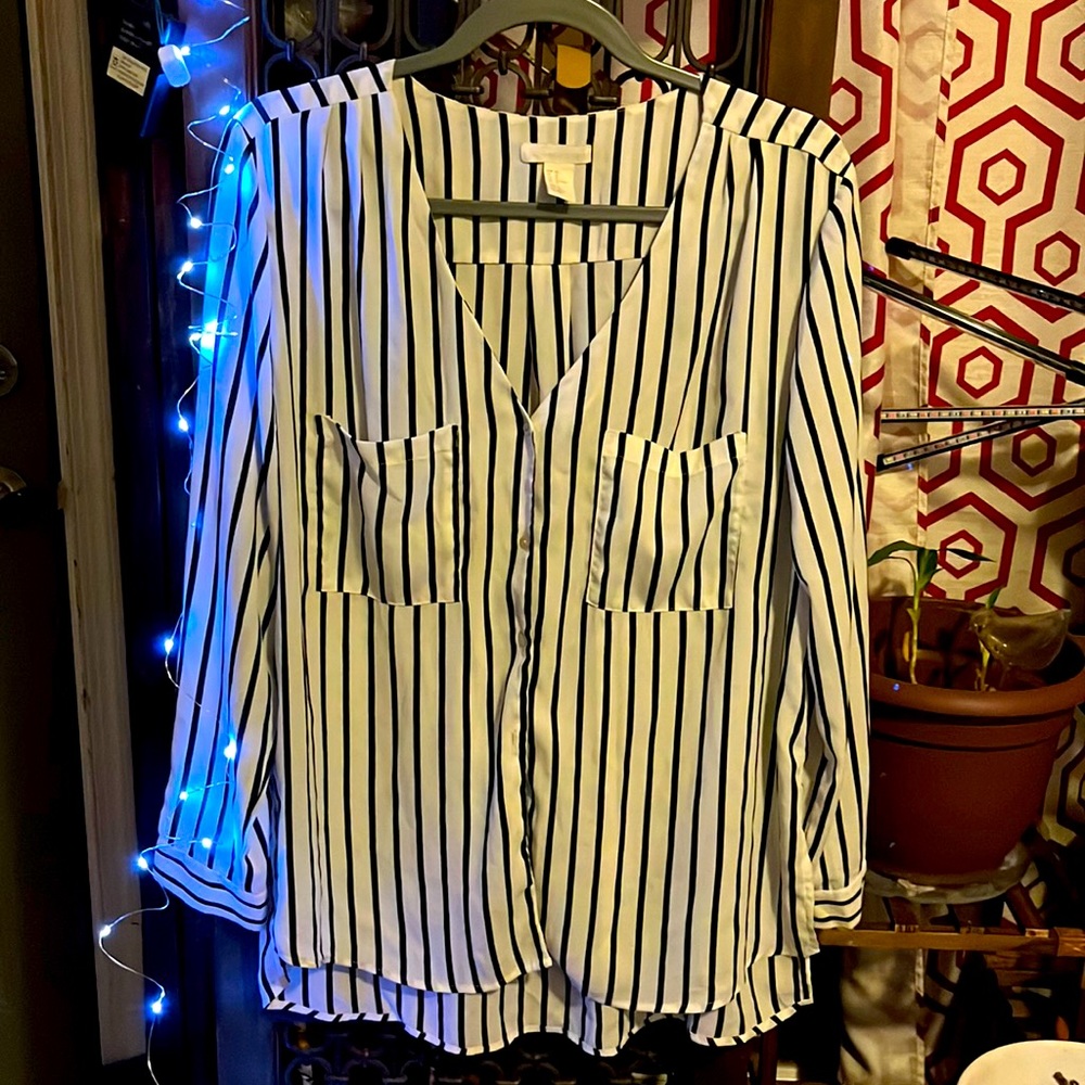 Black and white tunic button down blouse